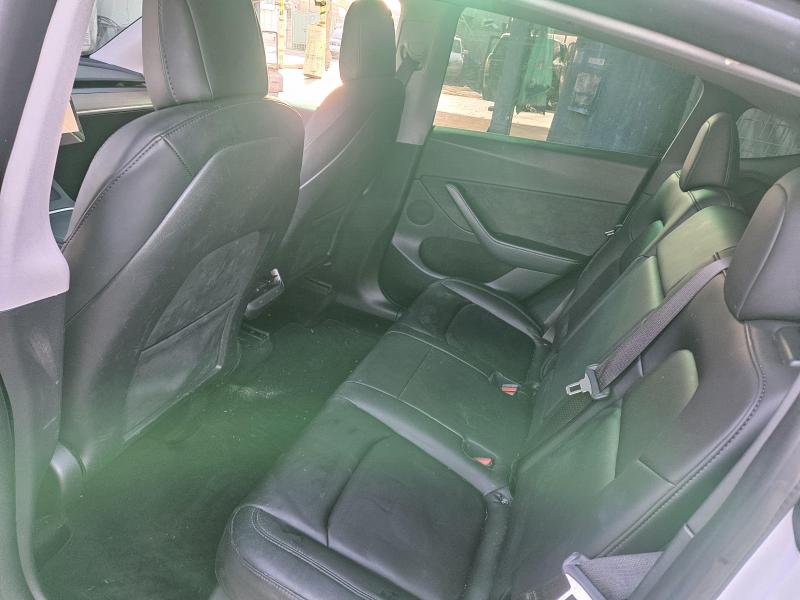 테슬라 모델 Y RWD 스탠다드 레인지 - 이미지 8