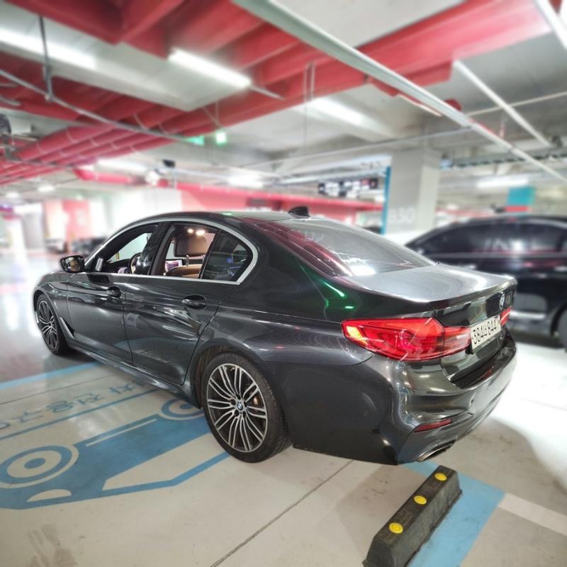 BMW 5시리즈(7세대) 530i M스포츠팩 플러스 - 이미지 4