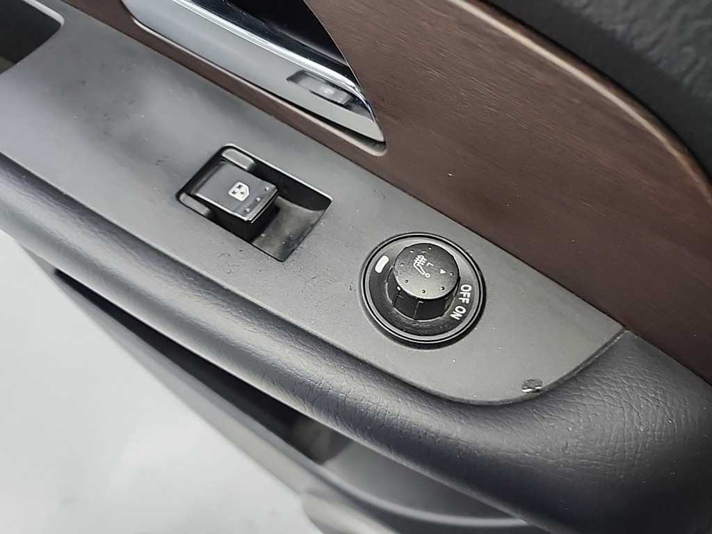 KG모빌리티(쌍용) 렉스턴W 2.0 4WD RX7 럭셔리 - 이미지 9