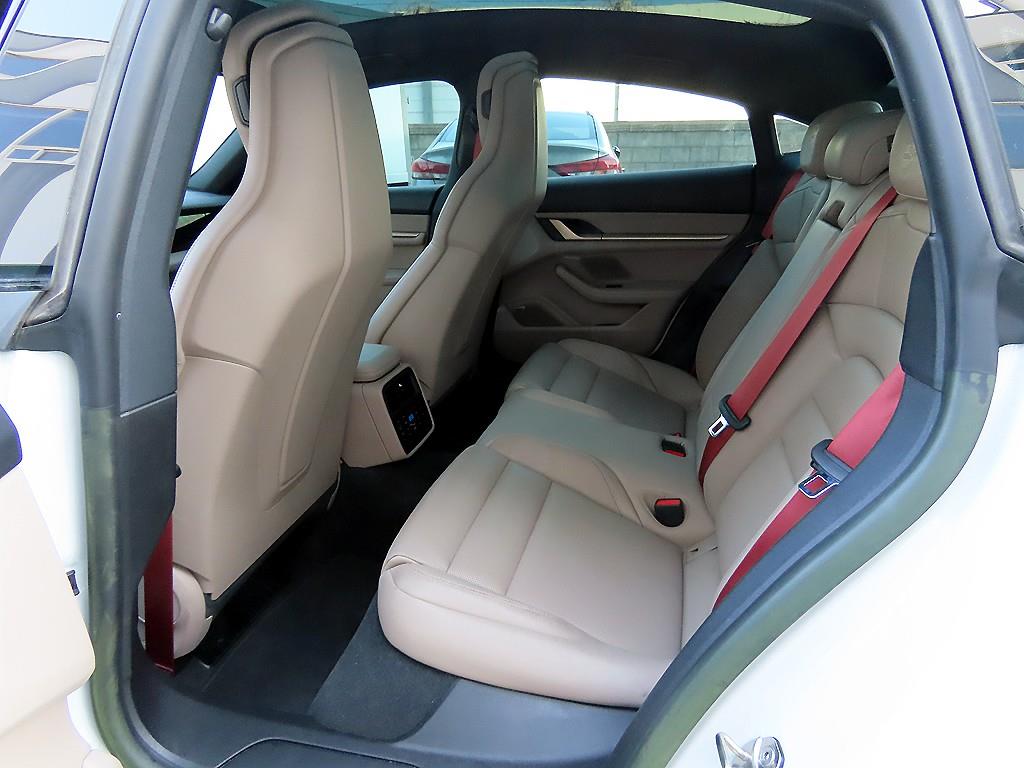 포르쉐 타이칸 EV - 이미지 3