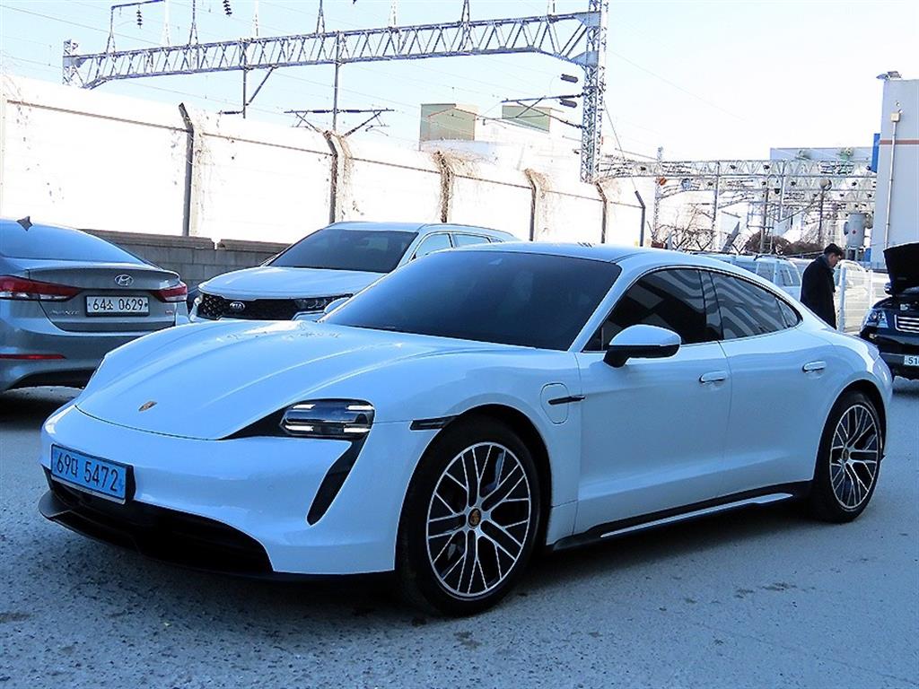 포르쉐 타이칸 EV - 이미지 10