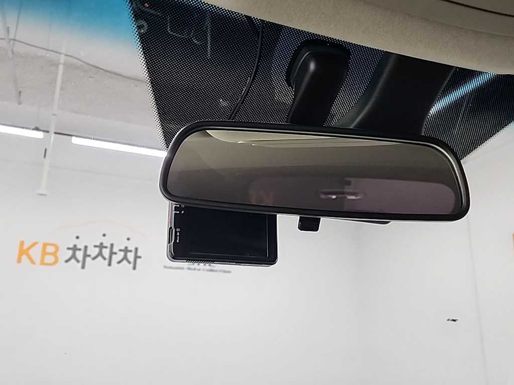 KG모빌리티(쌍용) 베리 뉴 티볼리 1.5 가솔린 2WD V3 - 이미지 11