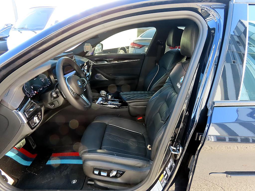 BMW 5시리즈(7세대) 530e M 스포츠팩 - 이미지 4