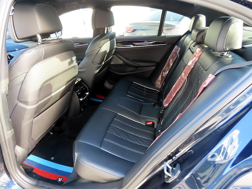 BMW 5시리즈(7세대) 530e M 스포츠팩 - 이미지 5