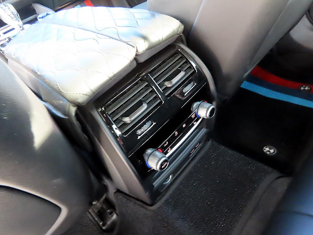 BMW 5시리즈(7세대) 530e M 스포츠팩 - 이미지 20