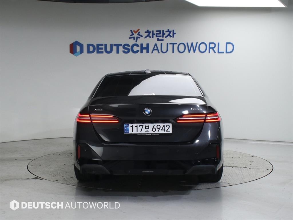 BMW 5시리즈(8세대) 530i xDrive M 스포츠 - 이미지 12