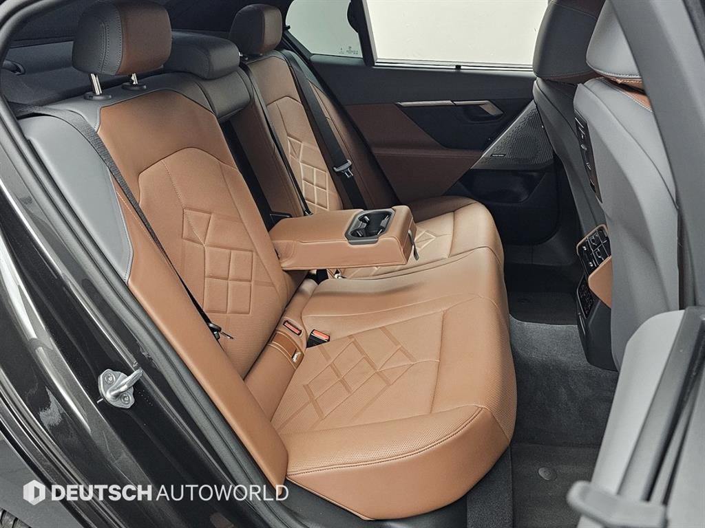 BMW 5시리즈(8세대) 530i xDrive M 스포츠 - 이미지 18