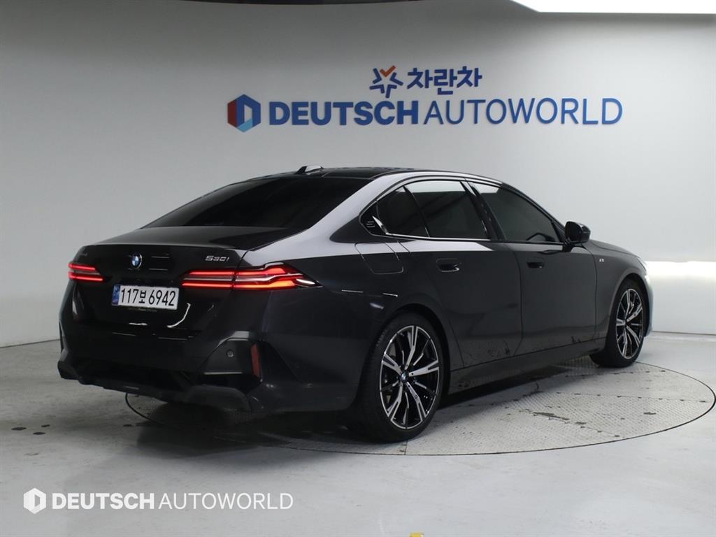 BMW 5시리즈(8세대) 530i xDrive M 스포츠 - 이미지 19