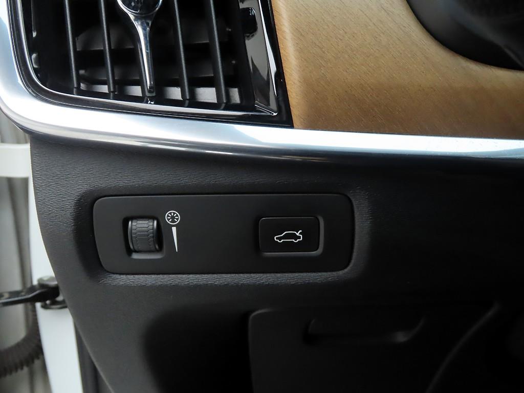 볼보 더 뉴 S90 D5 AWD 인스크립션 - 이미지 14