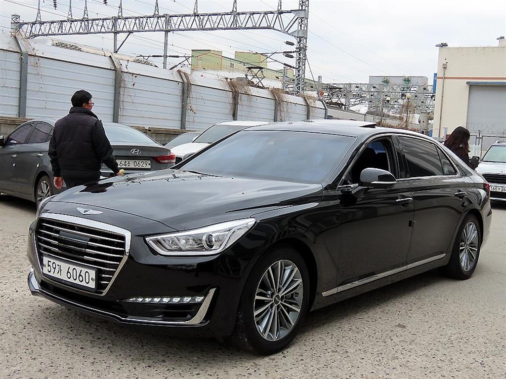 제네시스 EQ900 3.8 GDi AWD 프리미엄 럭셔리 - 이미지 4