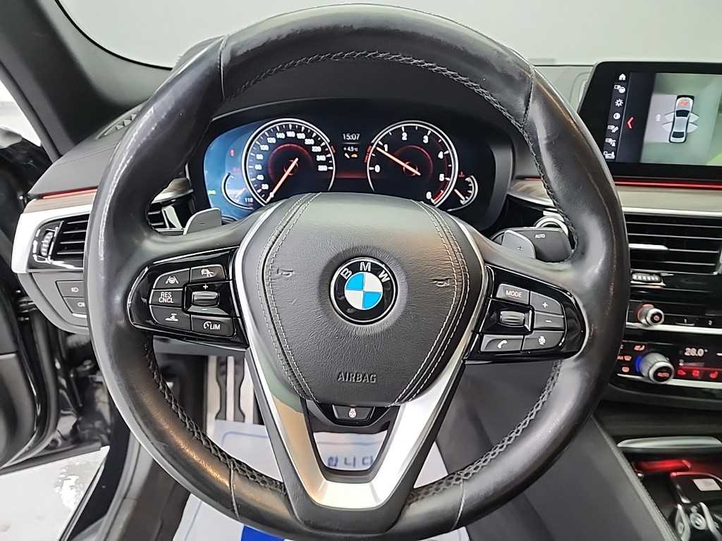 BMW 5시리즈(7세대) 520d M스포츠팩 플러스 - 이미지 8
