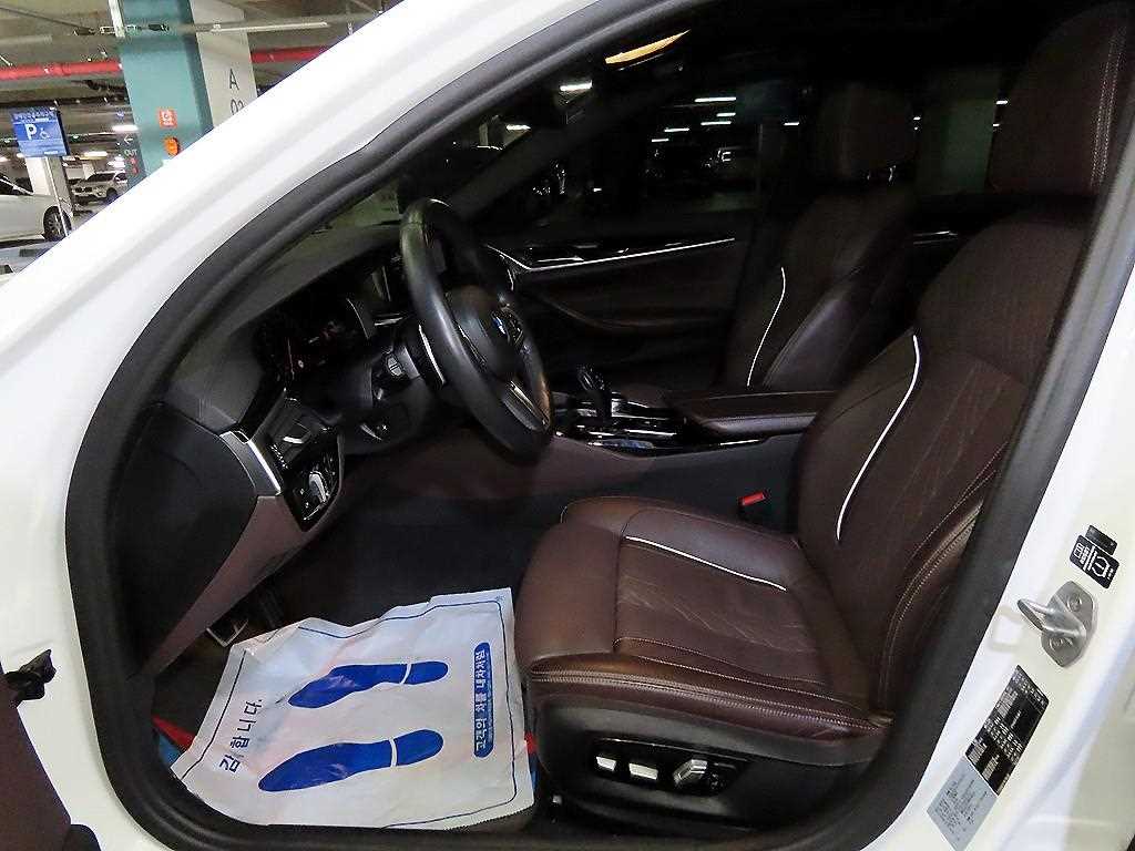 BMW 5시리즈(7세대) 530i M스포츠팩 플러스 - 이미지 2