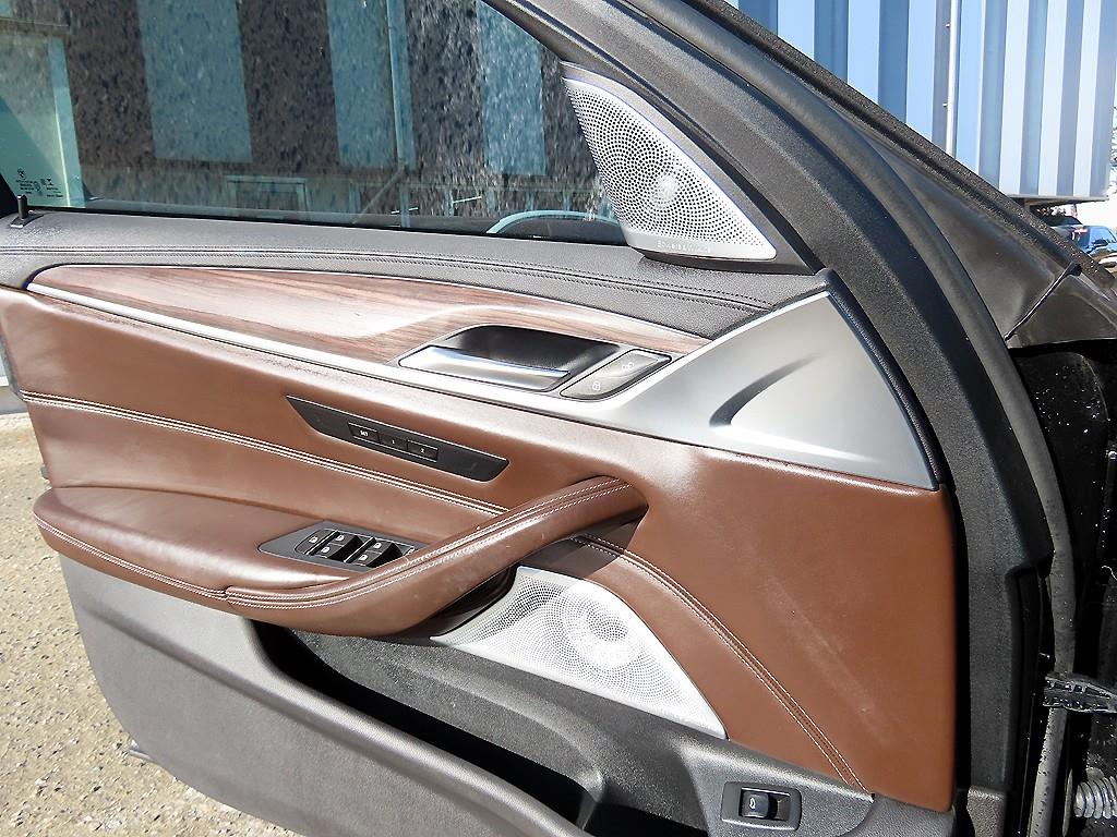 BMW 5시리즈(7세대) 530i M스포츠팩 플러스 - 이미지 3