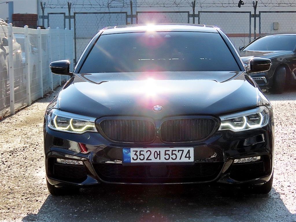 BMW 5시리즈(7세대) 530i M스포츠팩 플러스 - 이미지 11