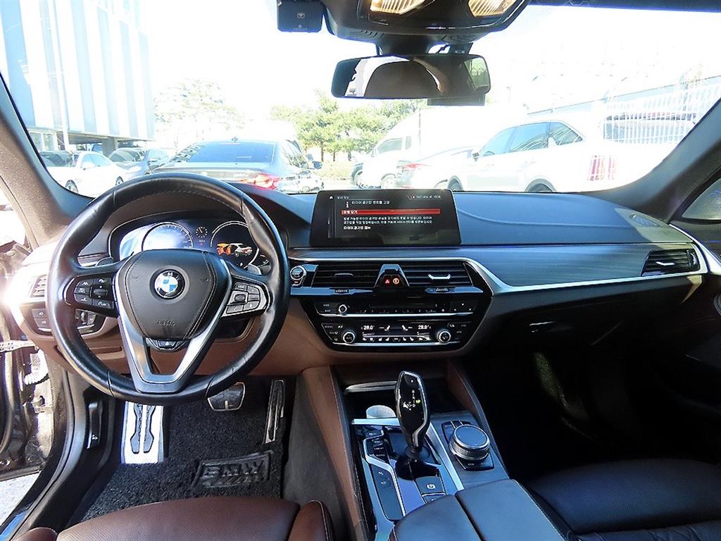 BMW 5시리즈(7세대) 530i M스포츠팩 플러스 - 이미지 19