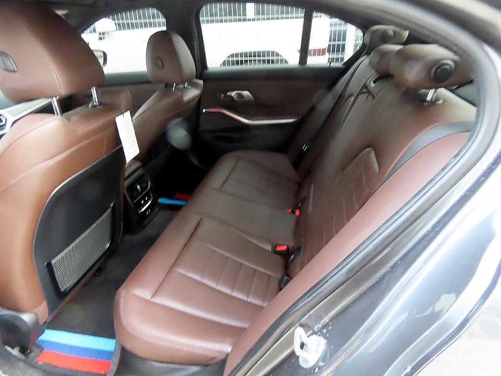 BMW 3시리즈(7세대) 330e M 스포츠 팩 - 이미지 8