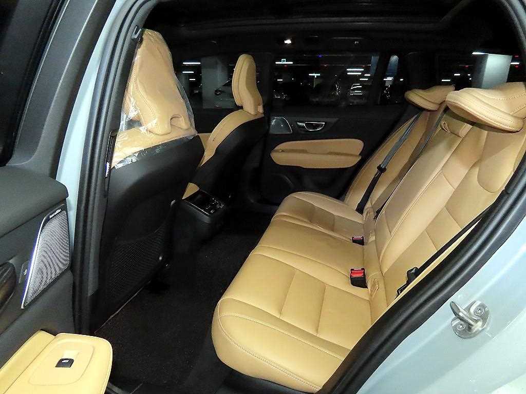 볼보 V60 크로스컨트리(2세대) 2.0 B5 AWD 울트라 - 이미지 2