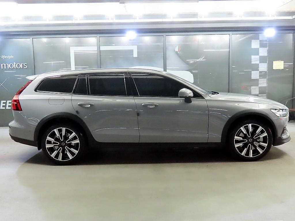 볼보 V60 크로스컨트리(2세대) 2.0 B5 AWD 울트라 - 이미지 7