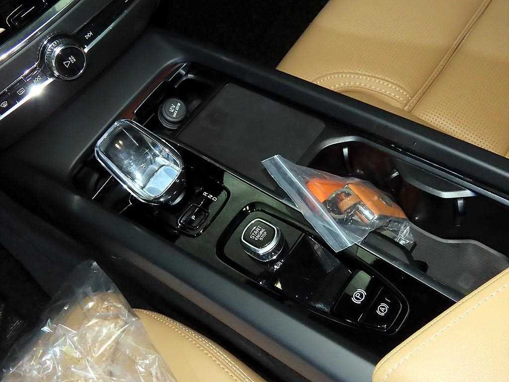 볼보 V60 크로스컨트리(2세대) 2.0 B5 AWD 울트라 - 이미지 4