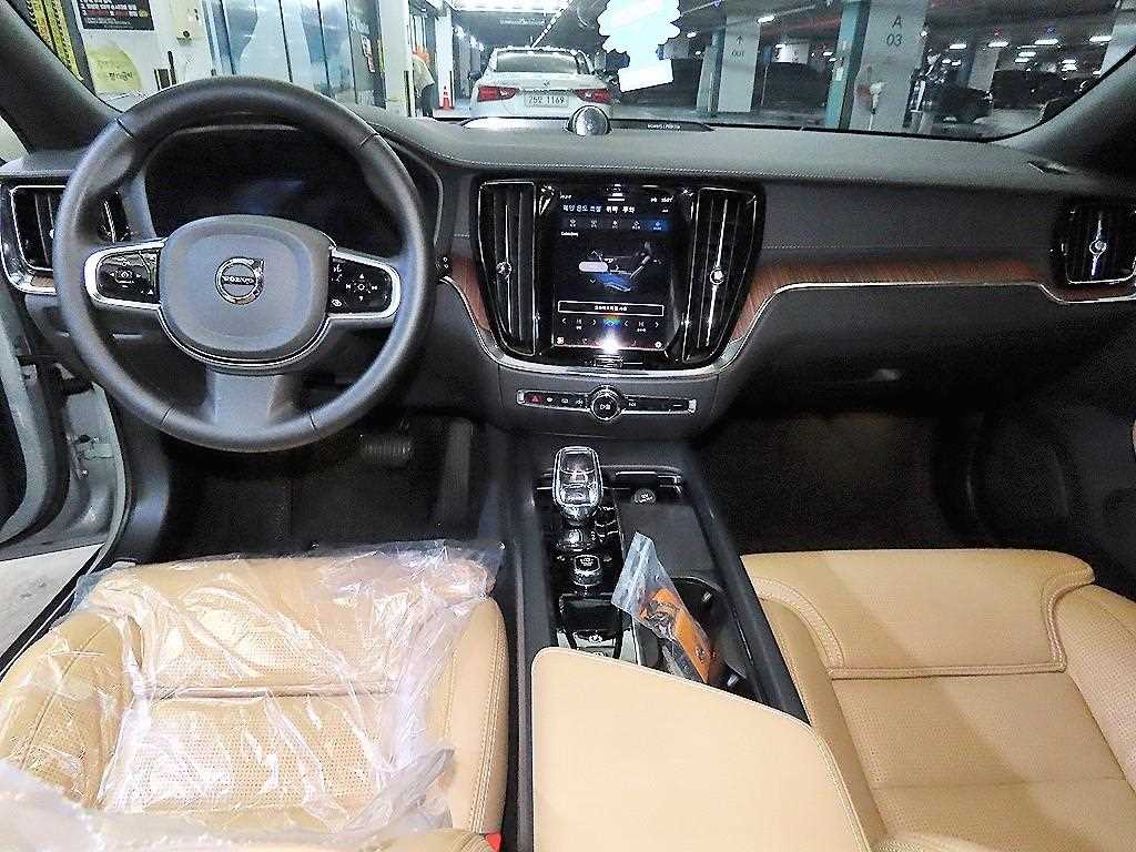 볼보 V60 크로스컨트리(2세대) 2.0 B5 AWD 울트라 - 이미지 5