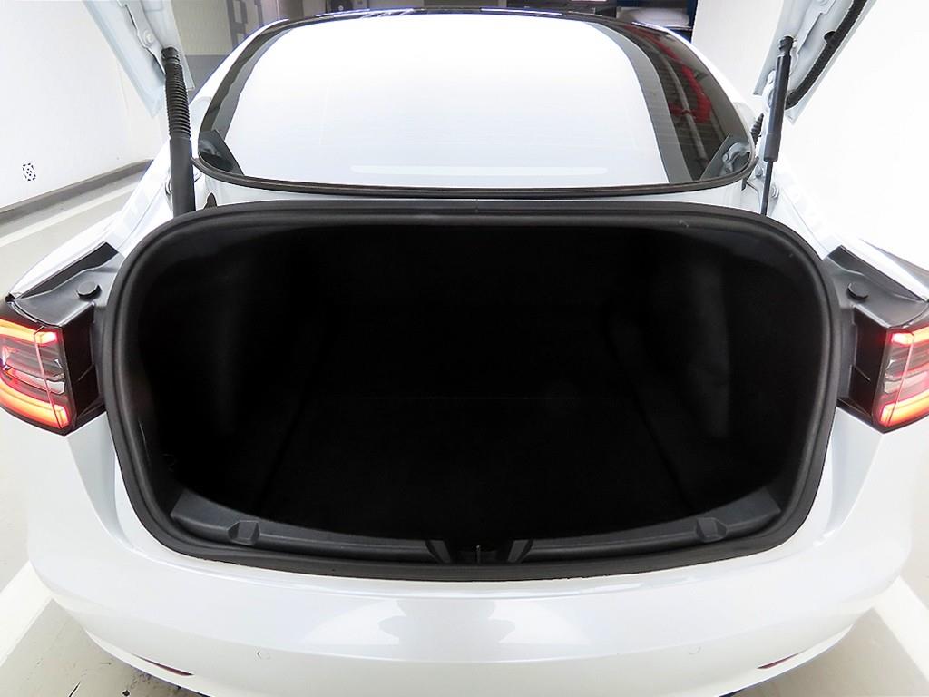 테슬라 모델 3 AWD 롱 레인지 - 이미지 17