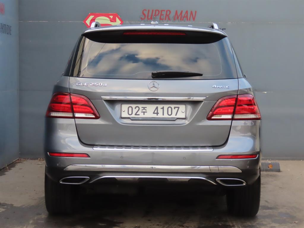 벤츠 GLE클래스(3세대) GLE 250d 4매틱 - 이미지 17
