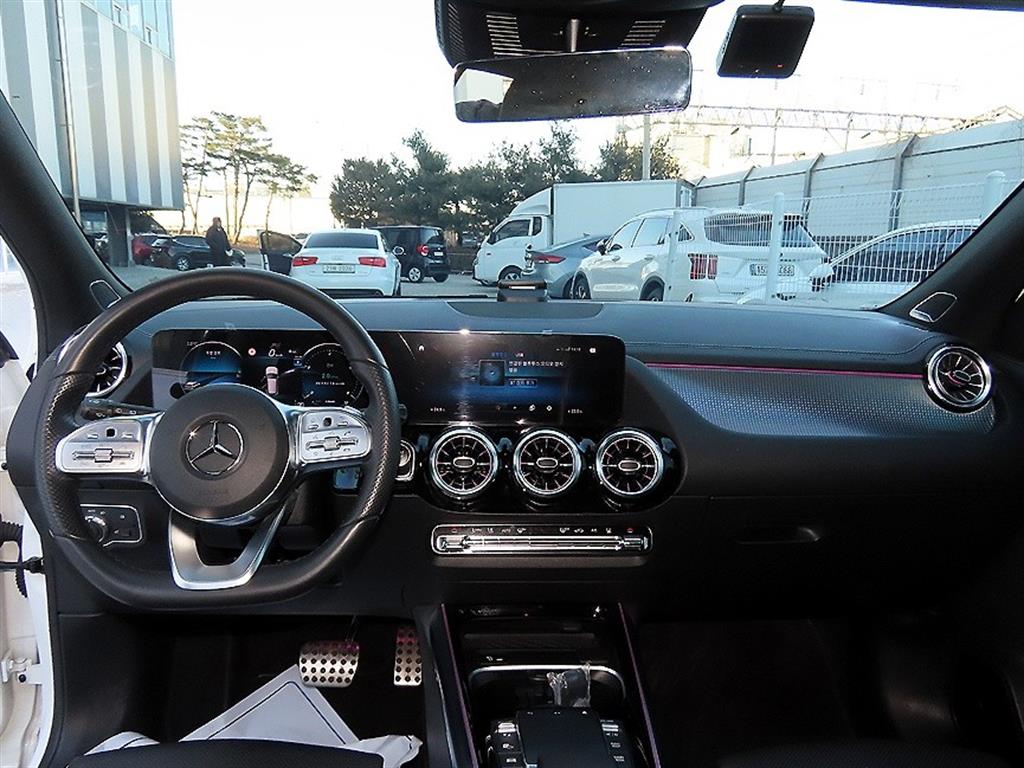 벤츠 EQA 250 AMG 라인 - 이미지 4