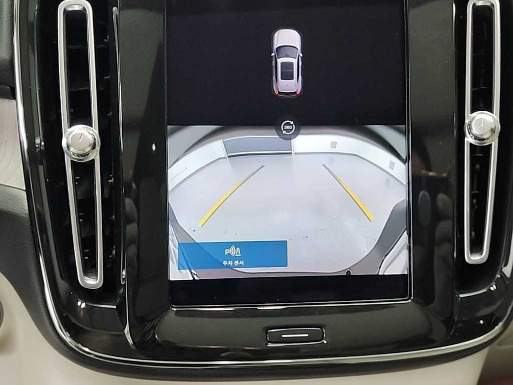 볼보 XC40 2.0 B4 AWD 얼티메이트 브라이트 - 이미지 14