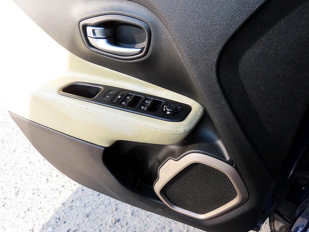 지프 레니게이드 2.4 가솔린 론지튜드 - 이미지 7