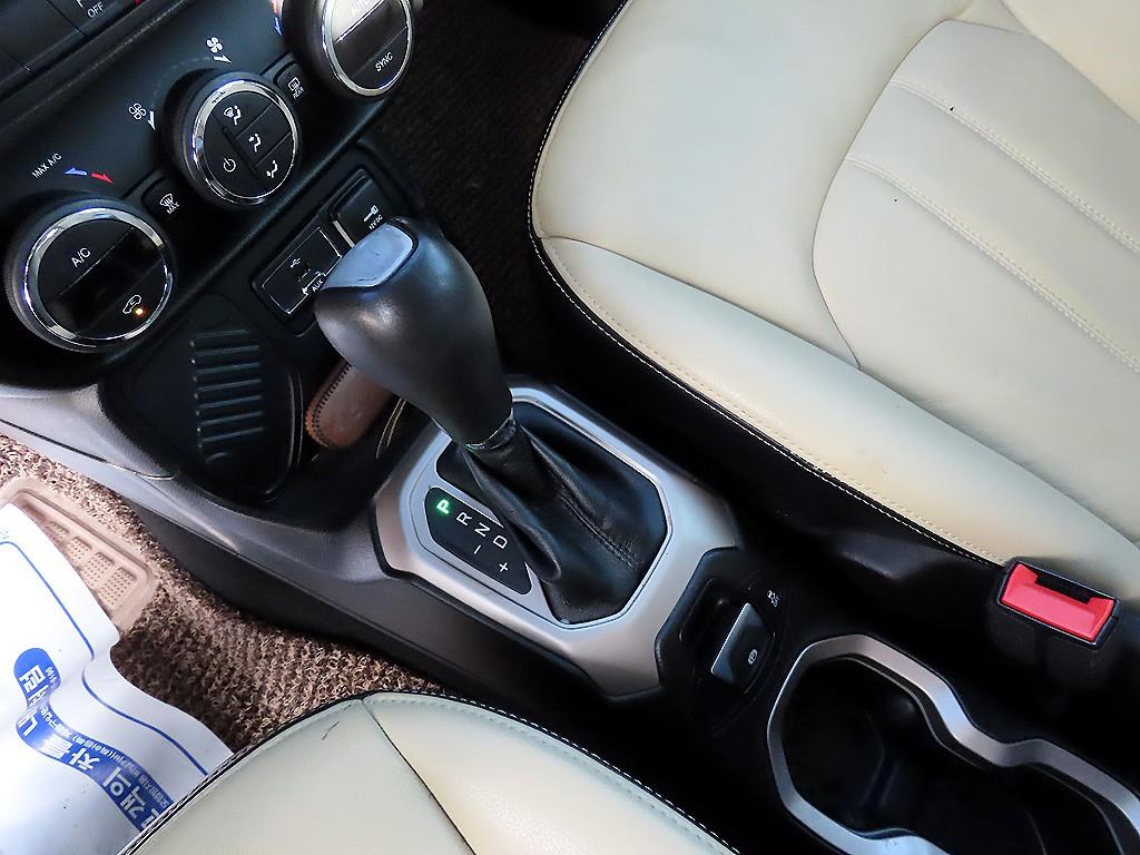 지프 레니게이드 2.4 가솔린 론지튜드 - 이미지 17