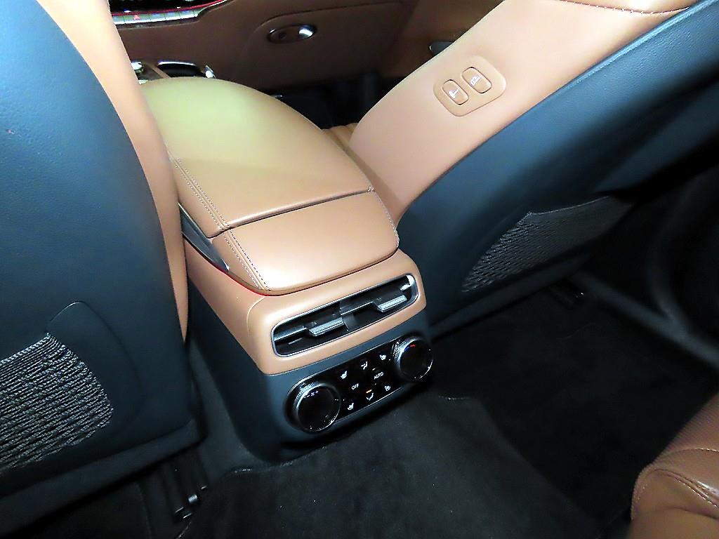제네시스 GV70 2.5T AWD 기본형 - 이미지 16