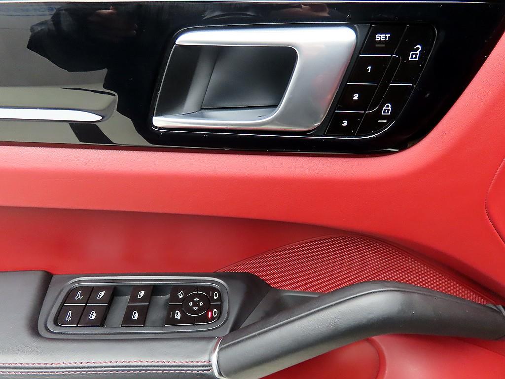 포르쉐 카이엔(3세대) 3.0 V6 - 이미지 2