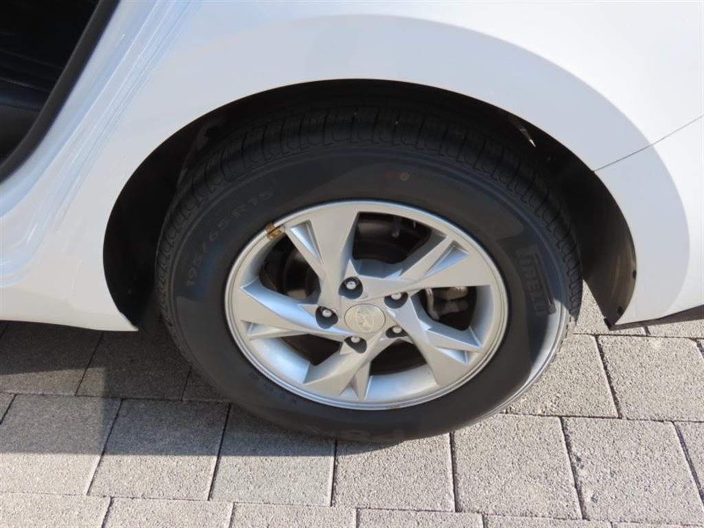 현대 아반떼(CN7) 1.6 가솔린 모던