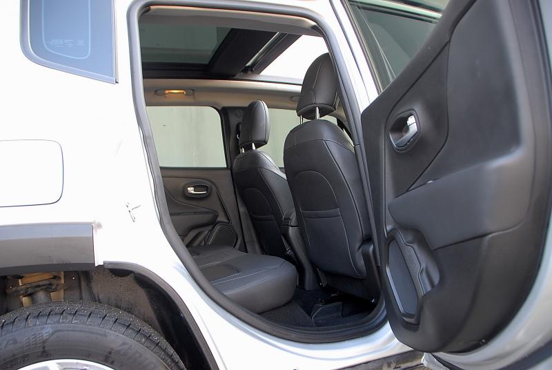 지프 레니게이드 2.4 가솔린 리미티드 - 이미지 2