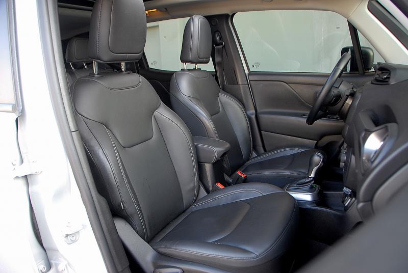 지프 레니게이드 2.4 가솔린 리미티드 - 이미지 13