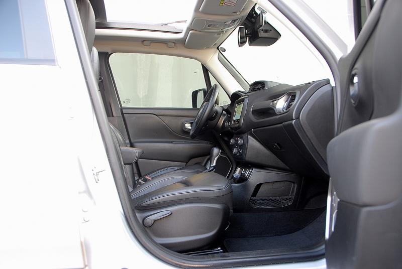 지프 레니게이드 2.4 가솔린 리미티드 - 이미지 14