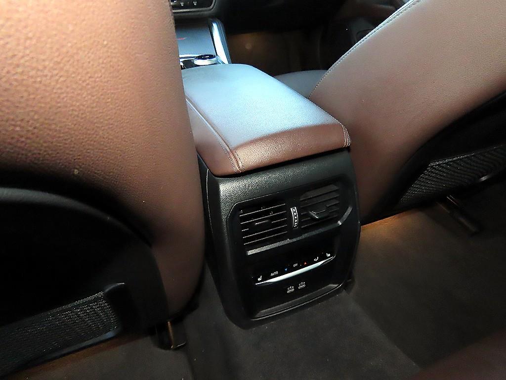 BMW i4 eDrive40 M 스포츠 프로 - 이미지 12