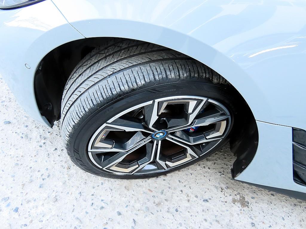 BMW i4 eDrive40 M 스포츠 프로 - 이미지 13