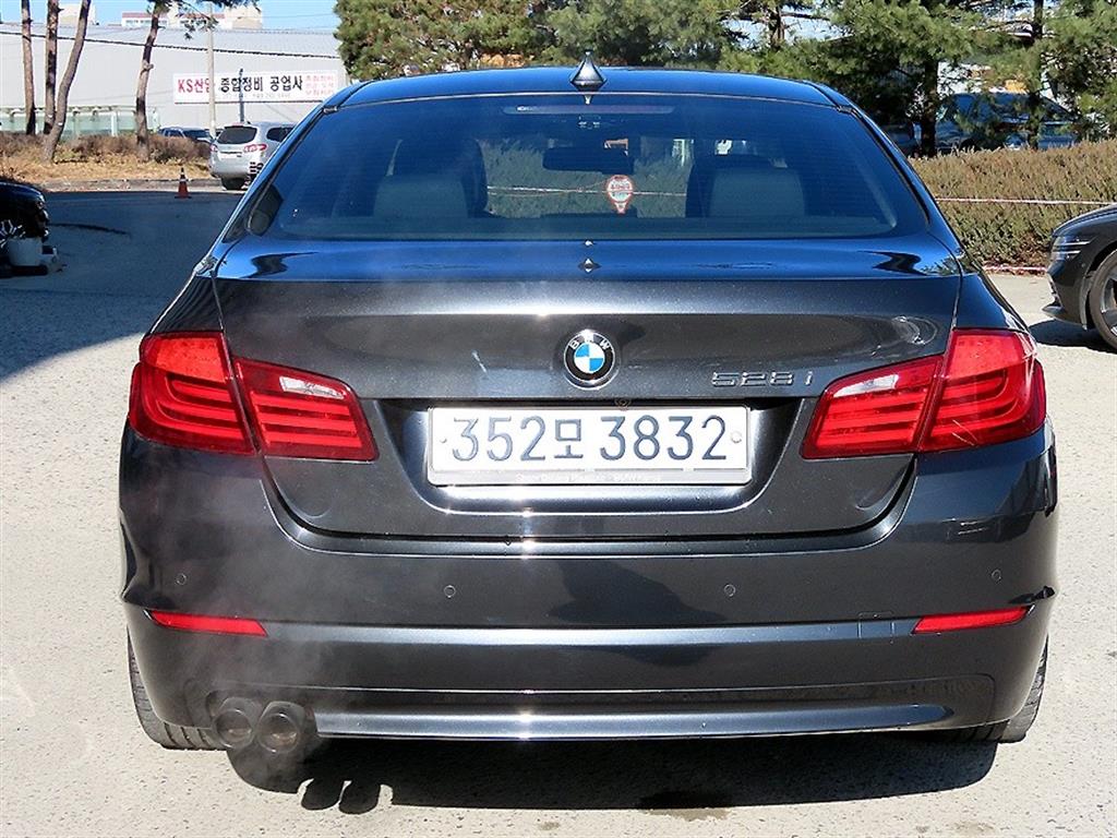 BMW 5시리즈(6세대) 528i - 이미지 3