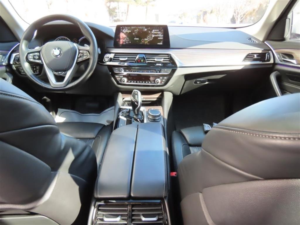 BMW 5시리즈(7세대) 530i xDrive 럭셔리 라인플러스 - 이미지 3