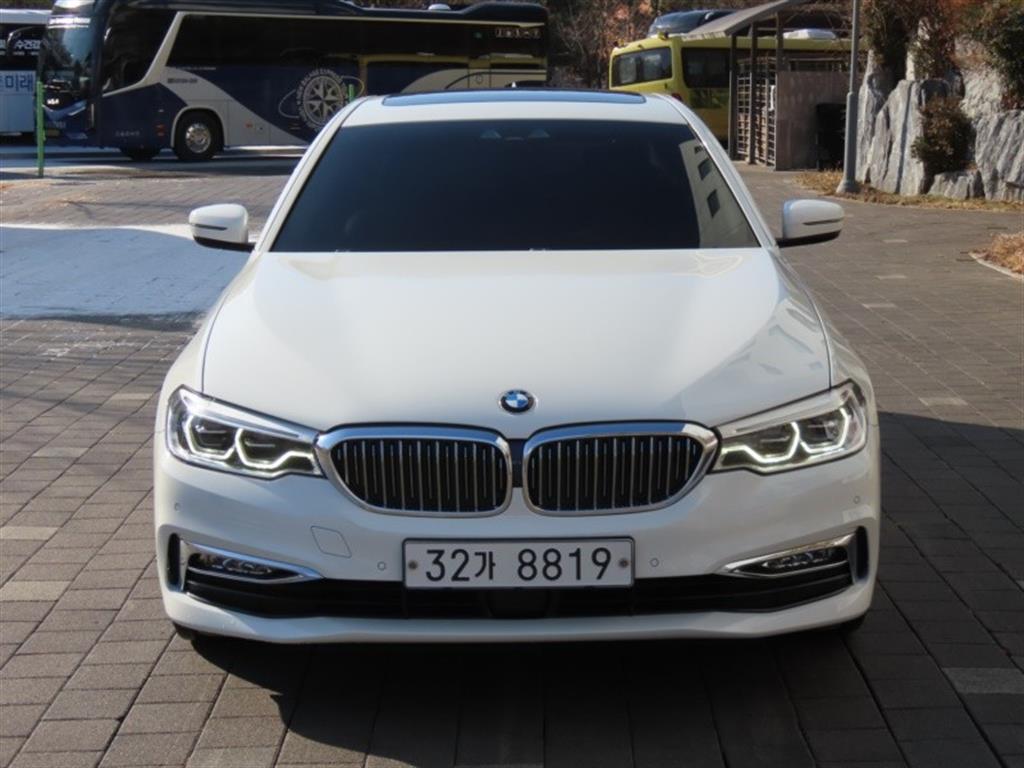 BMW 5시리즈(7세대) 530i xDrive 럭셔리 라인플러스 - 이미지 8