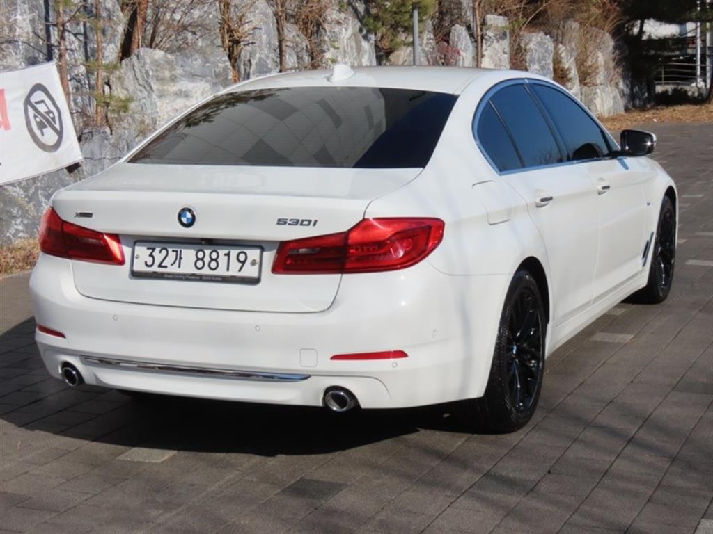 BMW 5시리즈(7세대) 530i xDrive 럭셔리 라인플러스 - 이미지 11
