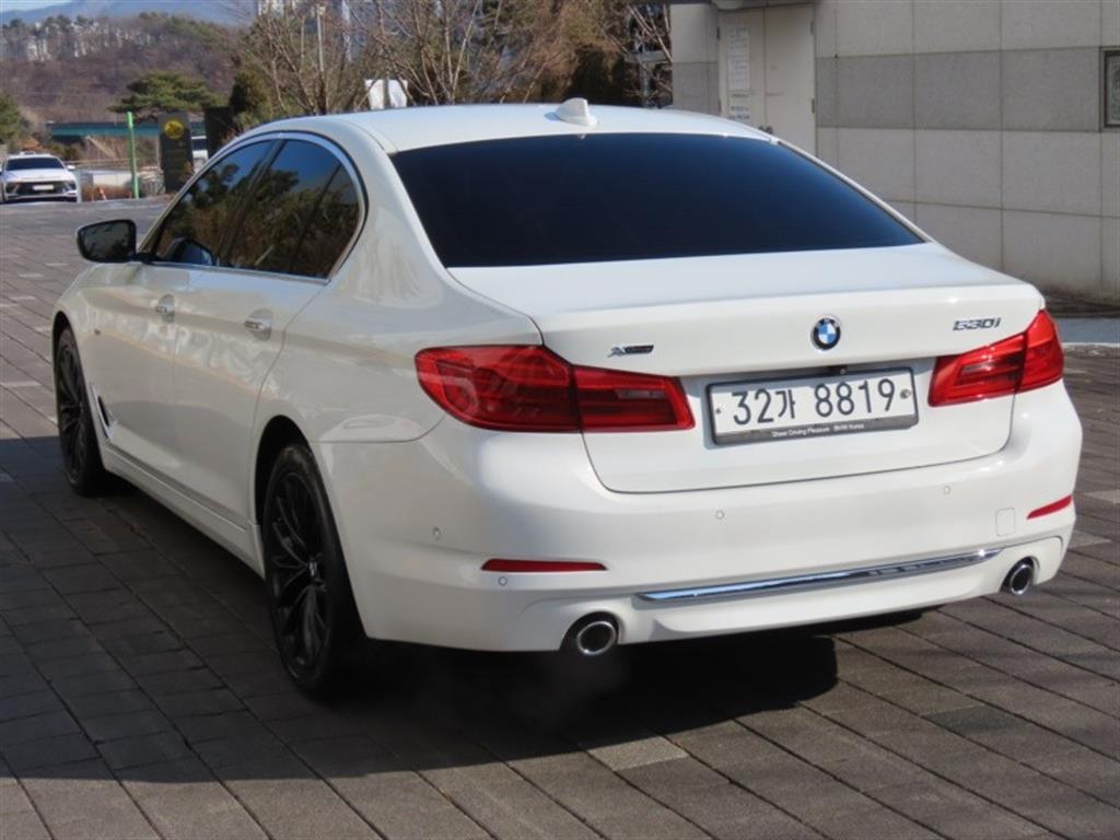 BMW 5시리즈(7세대) 530i xDrive 럭셔리 라인플러스 - 이미지 17