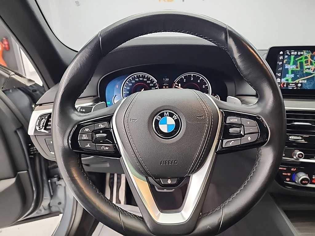 BMW 5시리즈(7세대) 530i xDrive M스포츠팩 플러스 - 이미지 10