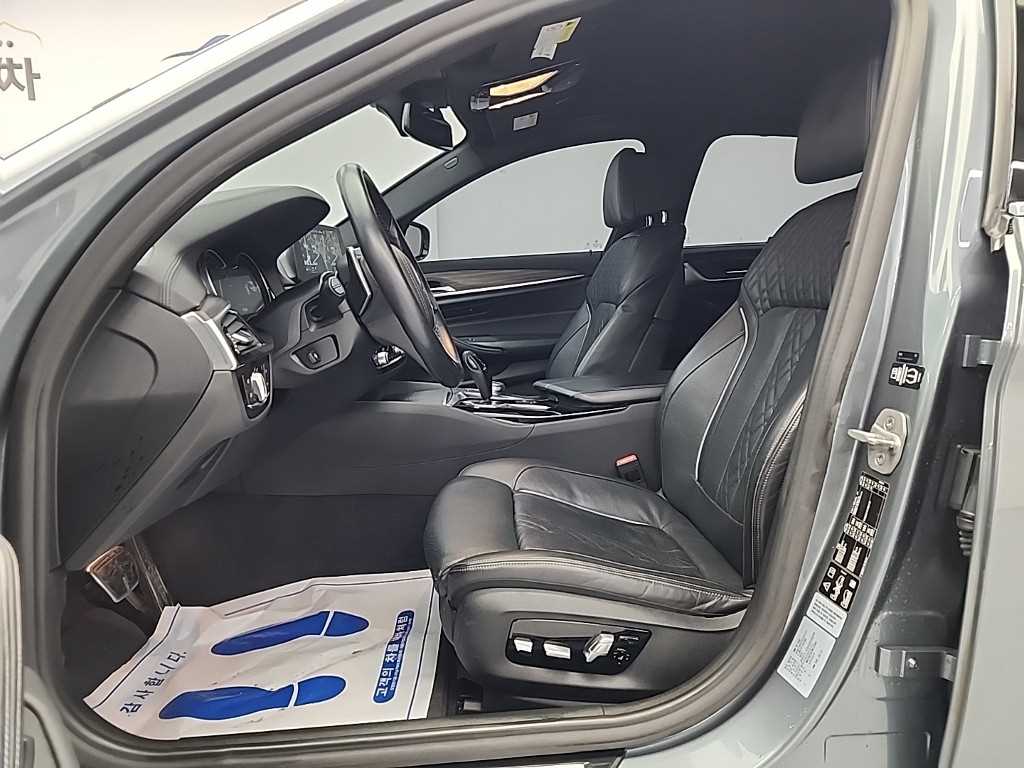 BMW 5시리즈(7세대) 530i xDrive M스포츠팩 플러스 - 이미지 17