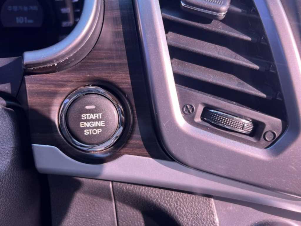 KG모빌리티(쌍용) 뉴 코란도C 2.0 AWD CVT 고급형 - 이미지 5