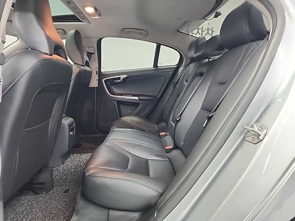 볼보 S60(2세대) D4 섬멈 - 이미지 15