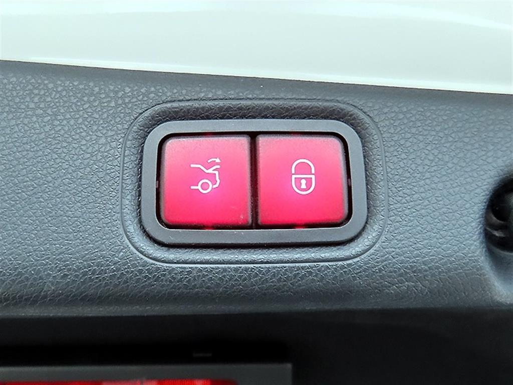 벤츠 E클래스(5세대) E300 아방가르드 - 이미지 2