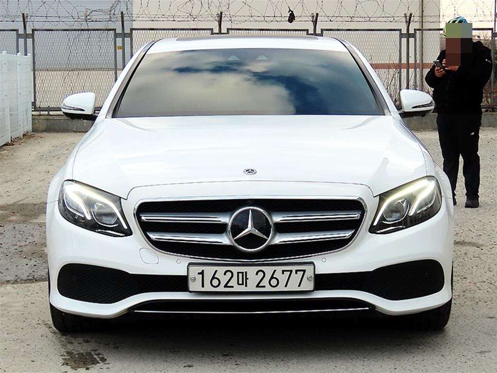 벤츠 E클래스(5세대) E300 아방가르드 - 이미지 5