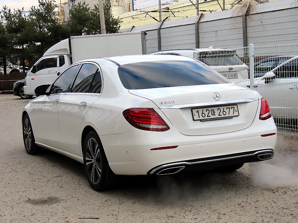 벤츠 E클래스(5세대) E300 아방가르드 - 이미지 11